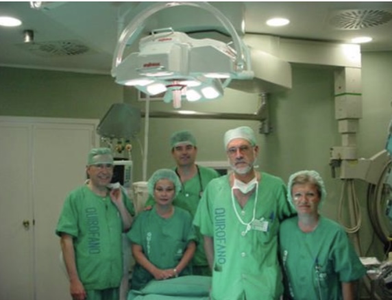 Cirujanos anestesista y enfermeras del Hospital Virgen del Rocío de Sevilla, en el s. XXI. 